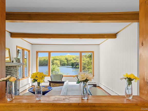 4th image of 122 Dutchess Drive