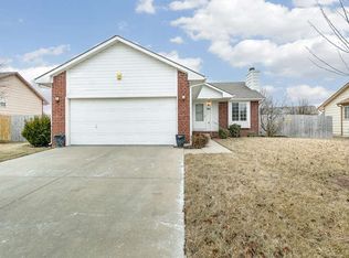 5813 E Pepperwood Cir, Wichita, KS 67220