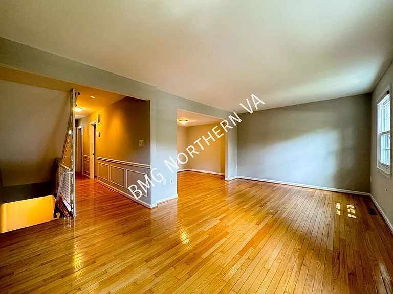 566 Windover Ave NW — Photo 2