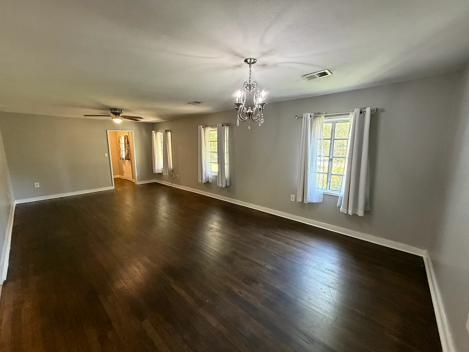 3 bed, 1854 sqft, $1,800 — Photo 3