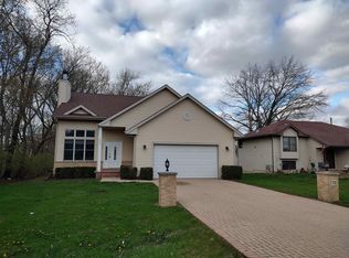 272 Briar Cliff St SW, Poplar Grove, IL 61065