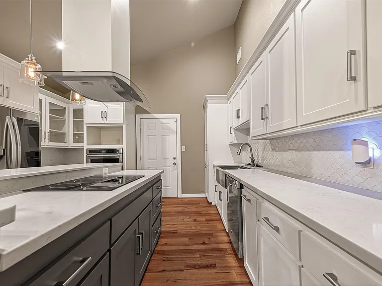 224 N Stiles St — Photo 10