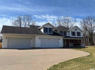 36 E Timberline Dr, Blue Grass, IA 52726