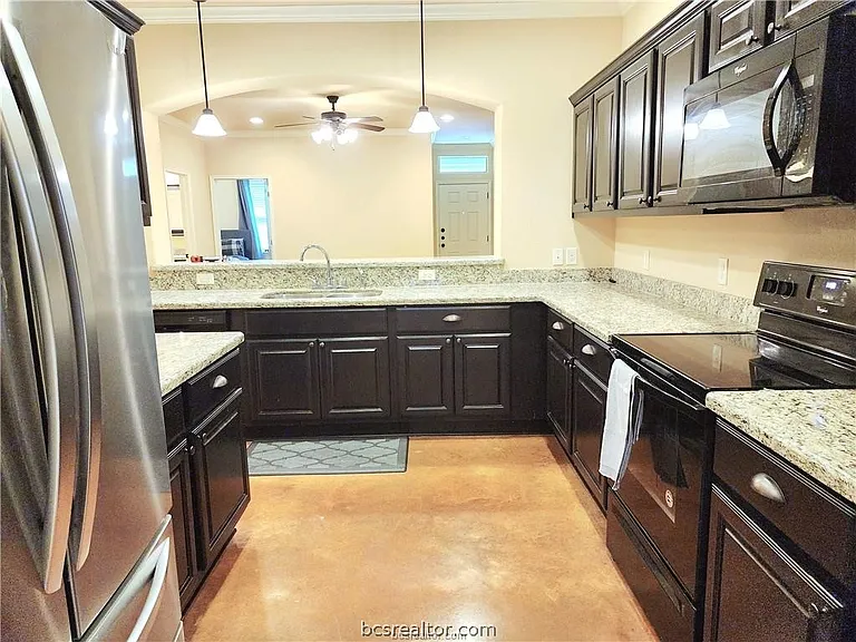 324 Newcomb Ln — Photo 5