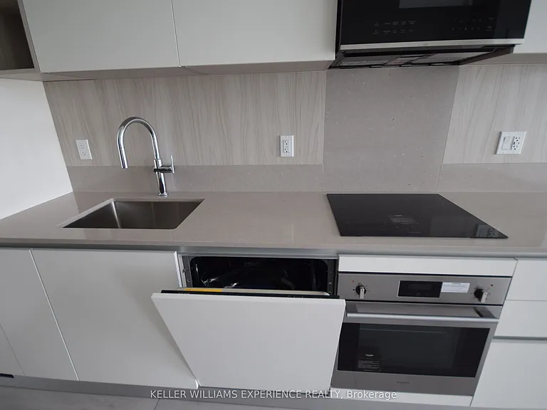 39 Mary St #1901 — Photo 8