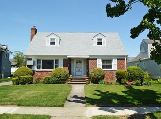 25 Lahey St, New Hyde Park, NY 11040