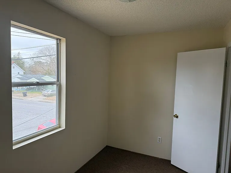 1016 Southern Ave — Photo 10