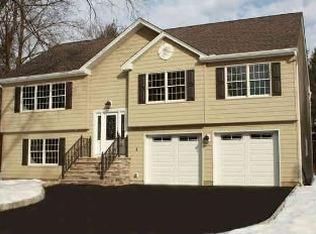 4 W Park Ave, Park Ridge, NJ 07656