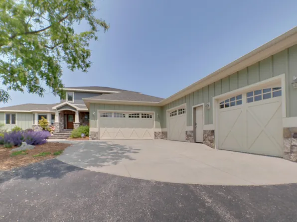 312 Dunes Dr, Manistee, MI 49660