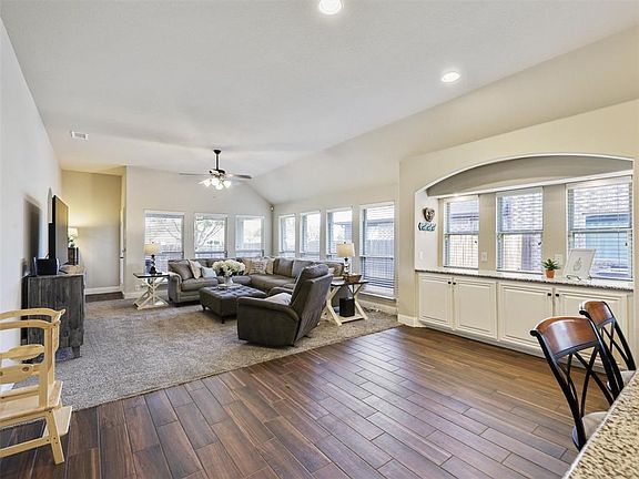 2nd image of 548 Cottage Pl