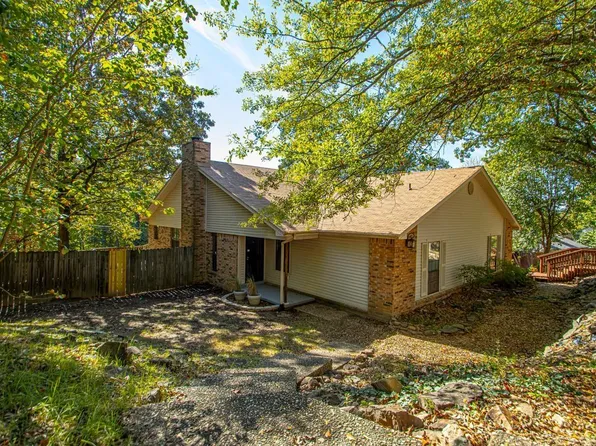 11 Woodlore Cir, Little Rock, AR 72211