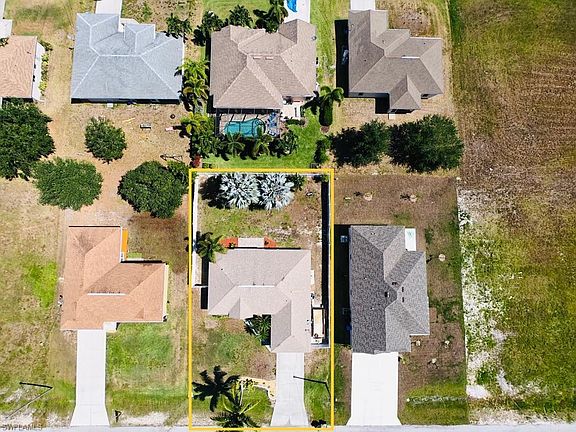 4th image of 2449 NW 8th Ter