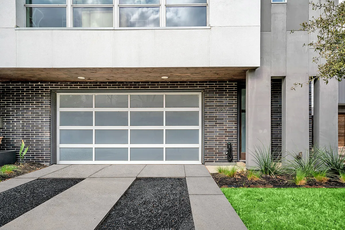 Building Photo - 1427 Hubert St