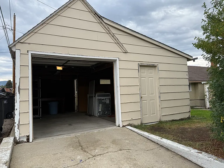 1063 W Mercury St — Photo 11