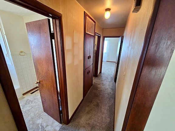 5th image of 1215 N Park St
