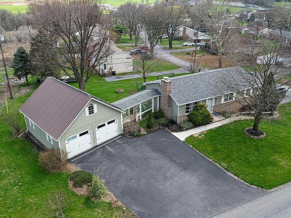 4th image of 824 Fox Meadow Rd