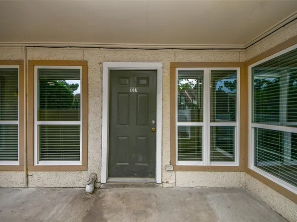 781 Country Place Dr APT 1017, Houston, TX 77079