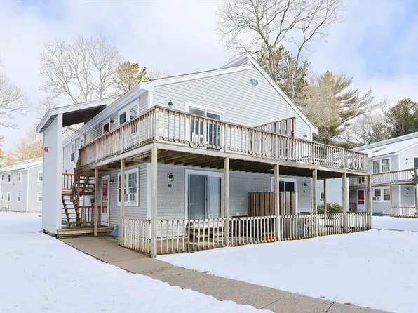 70 Cape Dr APT 8C, Mashpee, MA 02649