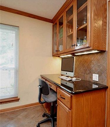 5th image of 1039 Lehman St