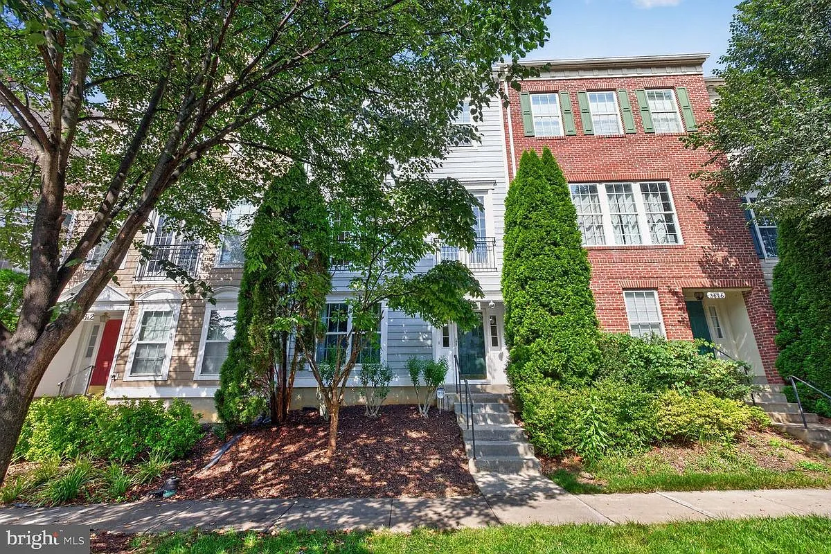 3 bed, 3.5 bath, 2442 sqft, $3,200 — Photo 1