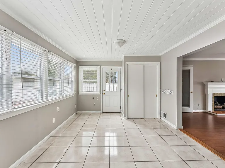 3503 Maple Ct — Photo 16