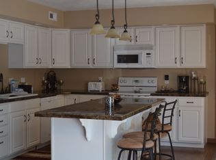 5320 Canterbury Ln, Lincoln, NE 68512