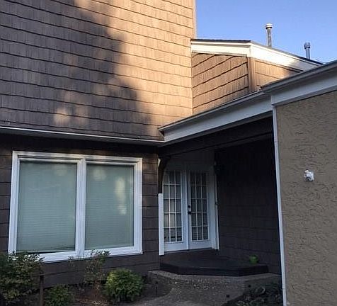 2nd image of 1424 E Bryan Ave