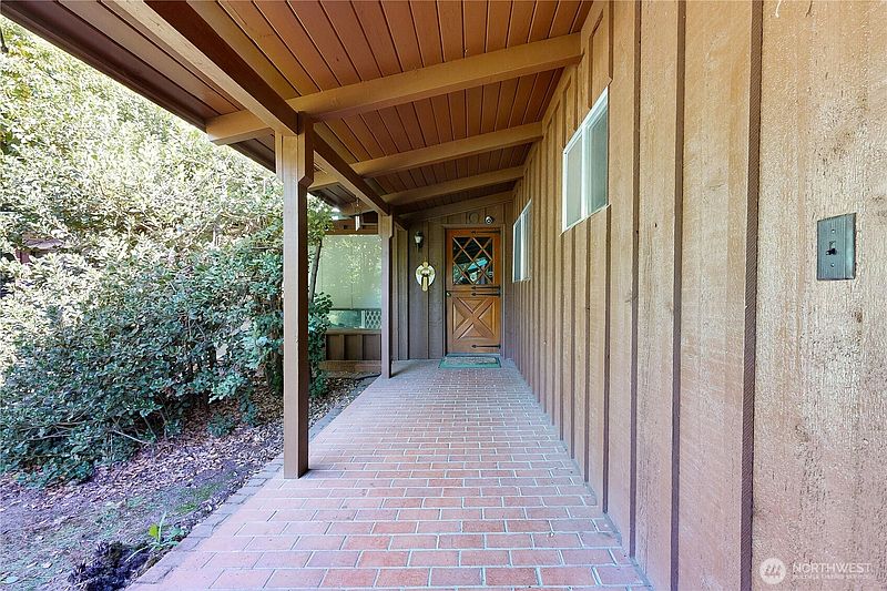 4th image of 1240 SE 12th Street