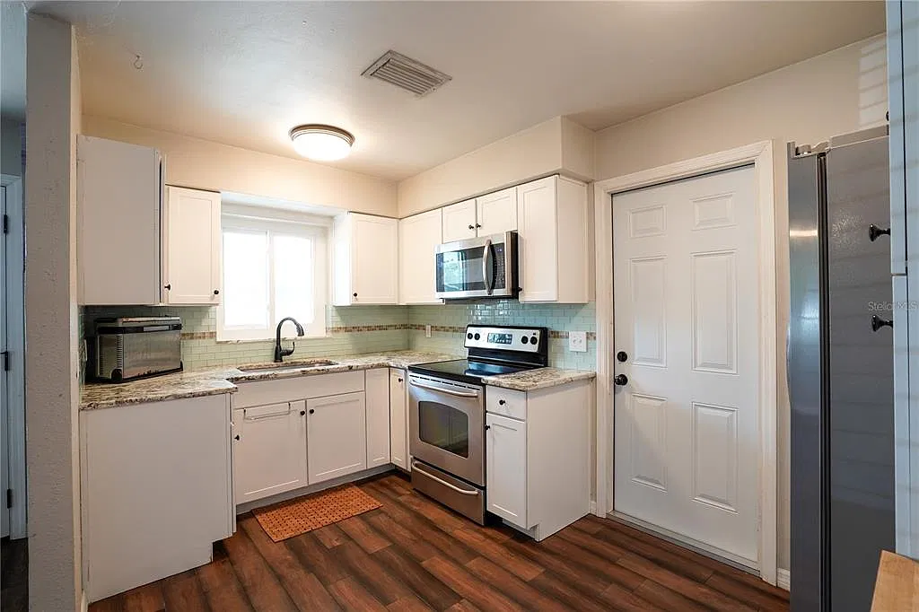 2 bed, 1.0 bath, 748 sqft, $2,450 — Photo 4