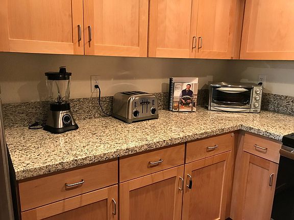 4th image of 1033 Southwood Dr APT W
