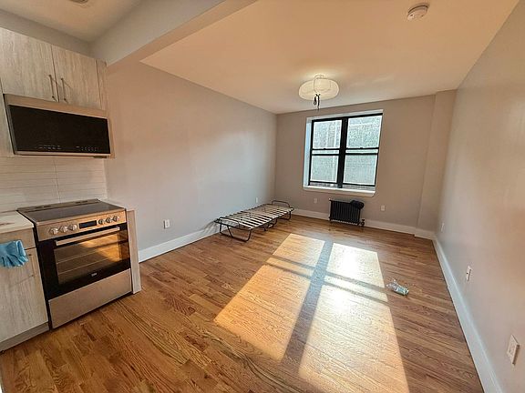 2nd image of 195 Underhill Ave APT 2A
