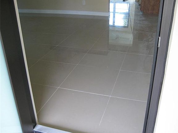 5th image of 4641 SW 28th Ave
