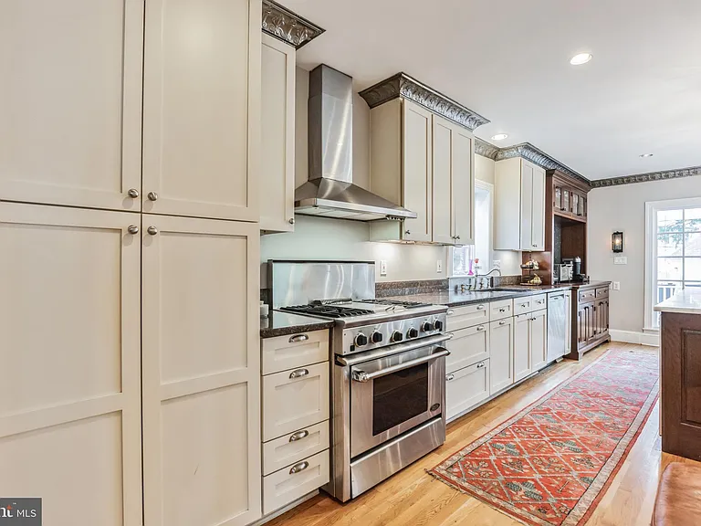 5521 Nebraska Ave NW — Photo 7