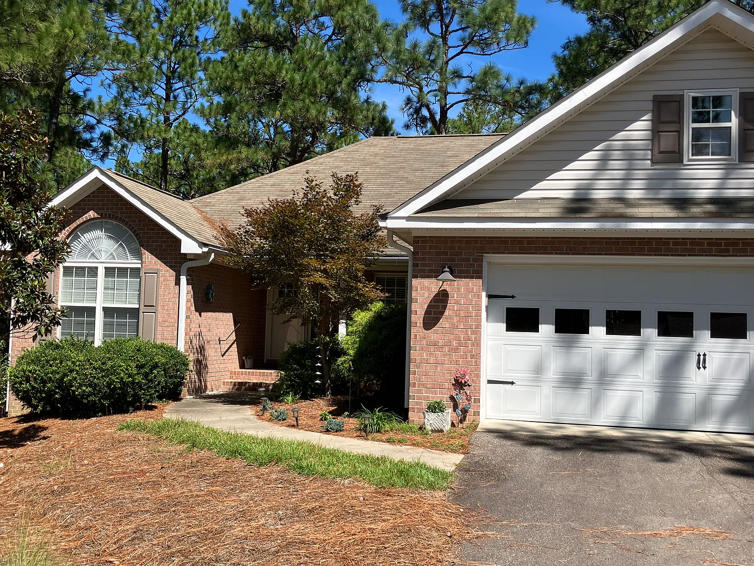 3 bed, 2.5 bath, 1895 sqft, $750 — Photo 1