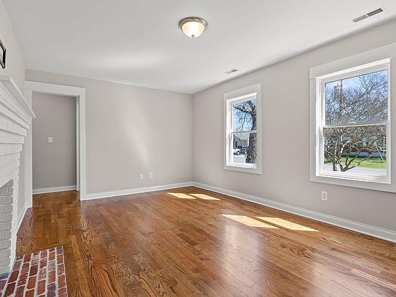 5th image of 1529 Springvale Rd