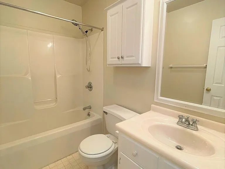 124 E Ferrell St — Photo 5