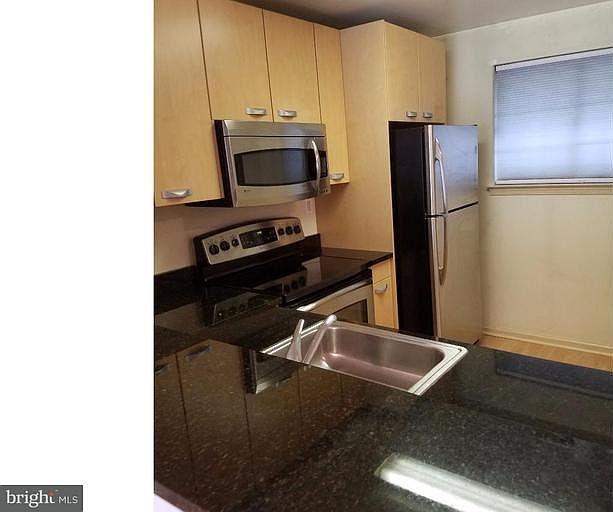 1st image of 2 Leverington Ave #37