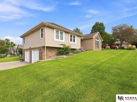 3rd image of 9120 Drexel Cir