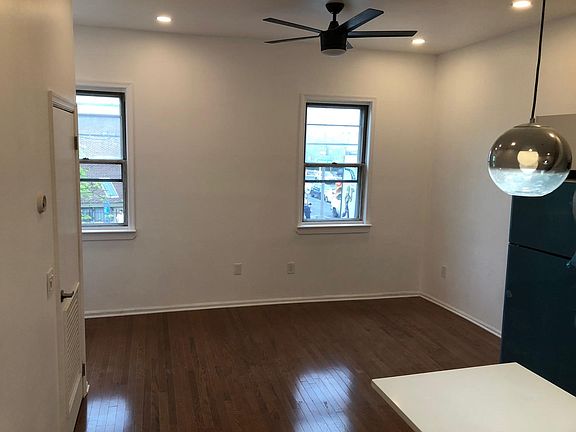 4th image of 1900 W Girard Ave #2F