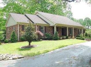 608 Deepwood Dr, Hopkinsville, KY 42240