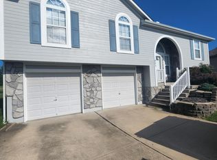 603 Corrington Dr, Raymore, MO 64083