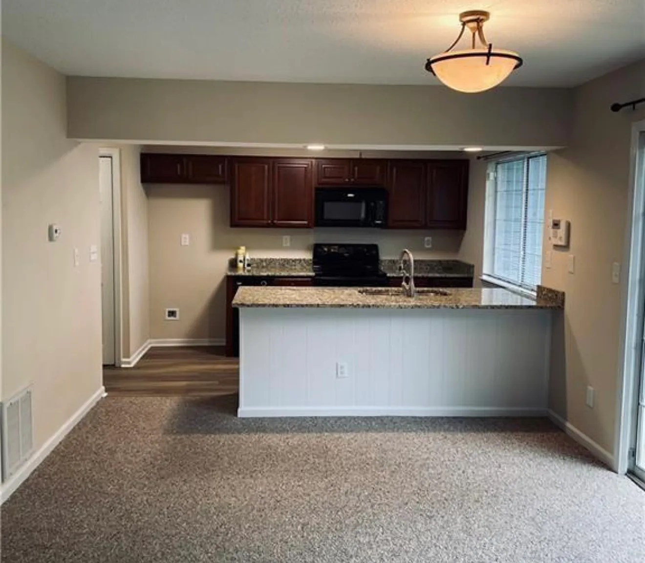 2 bed, 1254 sqft, $2,100 — Photo 4