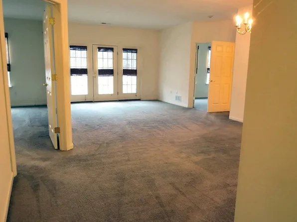 7019 Brookfield Glen Dr, Belvidere, NJ 07823