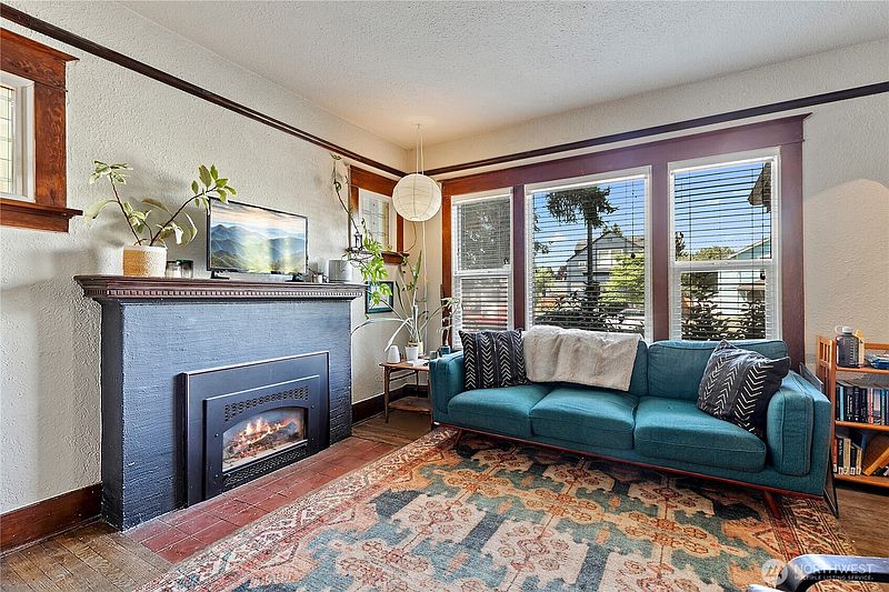 3rd image of 2121 S M Street
