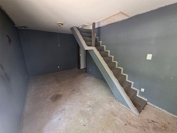 4th image of 12222 Oak Hollow Ln