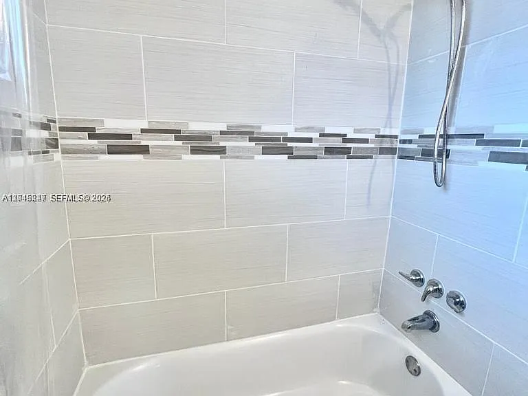 1412 SW 41st Ave #FRONT — Photo 5