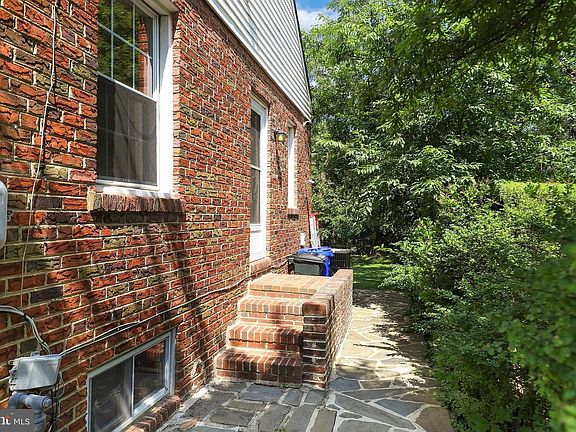 4th image of 3203 Belleview Ave