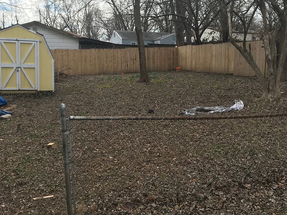 1st image of 210 Flora Dr