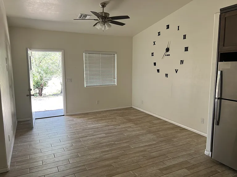 541 Valdez Ct #6 — Photo 3