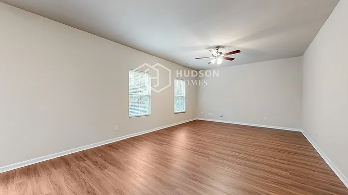 215 Scotland Dr — Photo 4